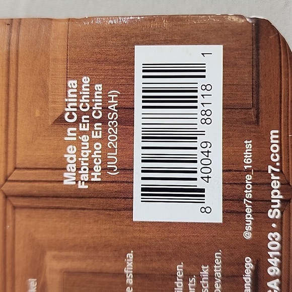 Super 7 Unisex Collectible "Parks and Recreation" Leslie Knope Action Figure - Picture 11 of 11